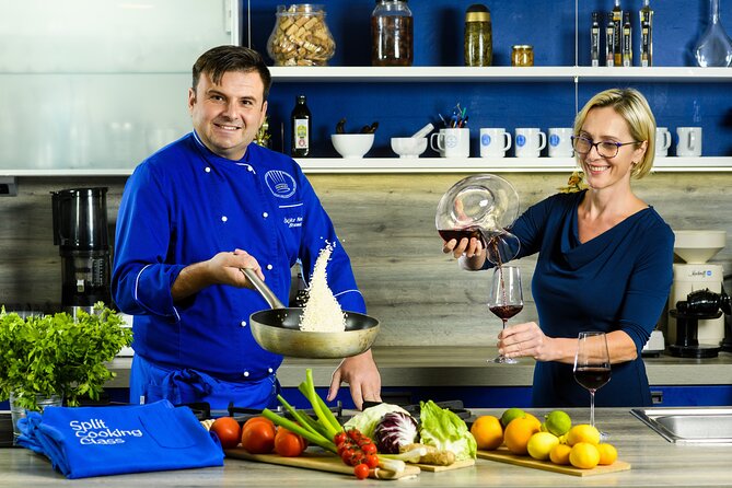 Split Cooking Class - The kitchen routine: chopping, cooking, and getting real feedback