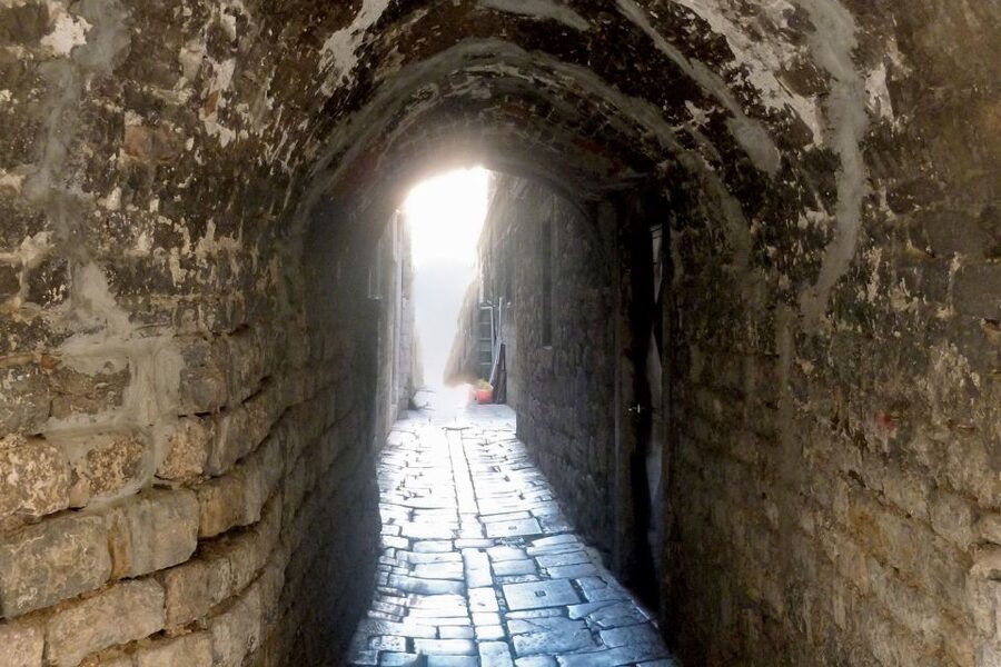 Split: Game of Thrones Tour with Diocletian's Palace Cellar - Old Town streets and Unsullied patrolling scenes