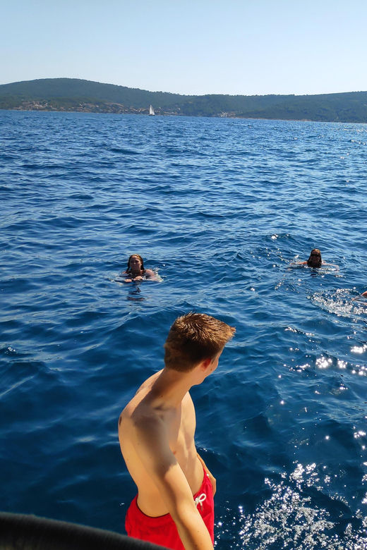 Split: Half Day Sailing Tour with Swim Stop, Snacks and Wine - Inside the Experience: What You Get Aboard the 33ft Sailboat
