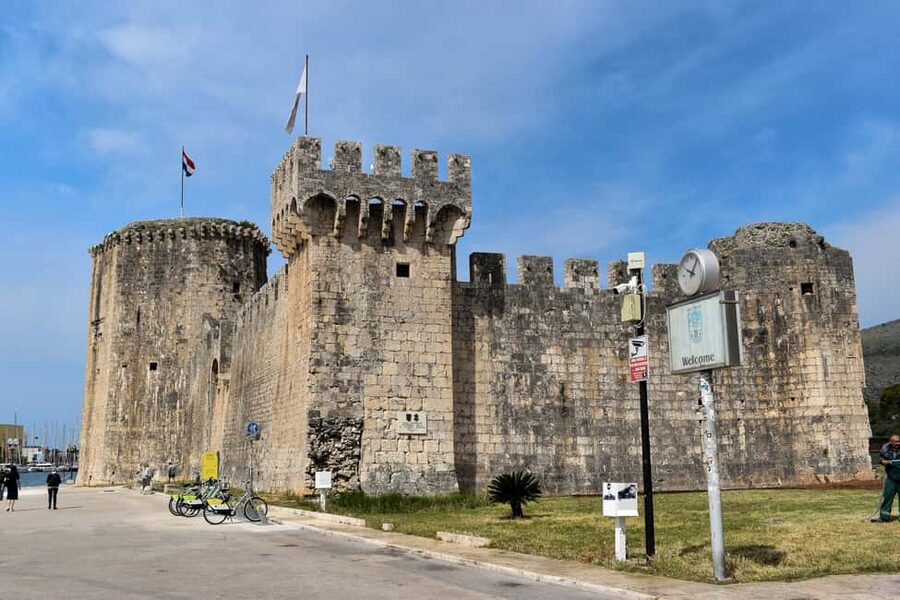 Split: Historical Tour of Salona, Klis Fortress and Trogir - Klis Fortress: steep steps, strong views, and Dalmatian strategy
