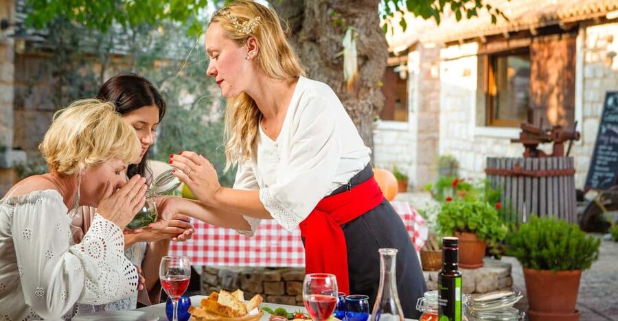 Split: Olive museum Klis with Olive Oil Tasting - Arriving at Stella Croatica in Klis (and Finding Your Host)