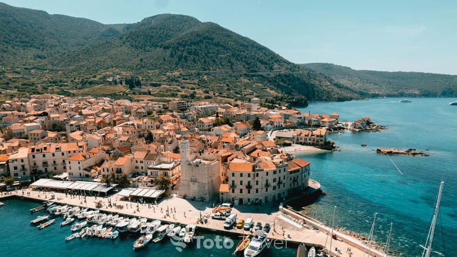 Split/Podstrana: Blue Cave, Hvar & 6 Islands Speedboat Trip - Milna on Brac for poolside calm and last swims