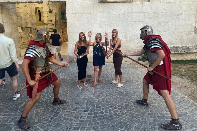 Split Private Walking Tour for Families with kids from 5-17 years - Gates, temples, and the small street challenges kids can do with their own eyes