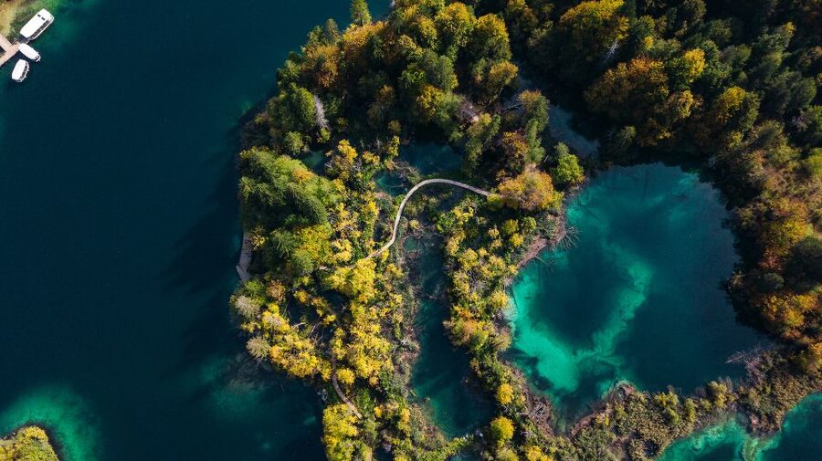 Split: Self-Guided Plitvice Lakes Day Tour with Boat Ride - Inside Plitvice: making the most of 4.5 hours on the wooden paths