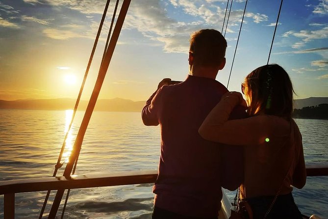 Split Sunset Cruise With Live Music - Open Bar Rules: Unlimited Wine and Beer, Plus a Real Safety Bound