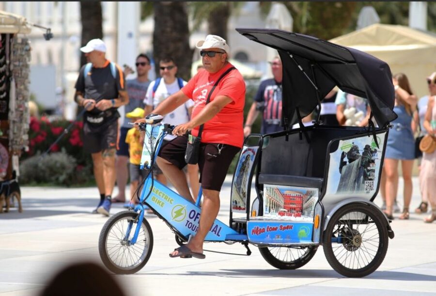 Split Tour in Private Electric Rickshaw - Guides, pacing, and the little details that make it feel personal