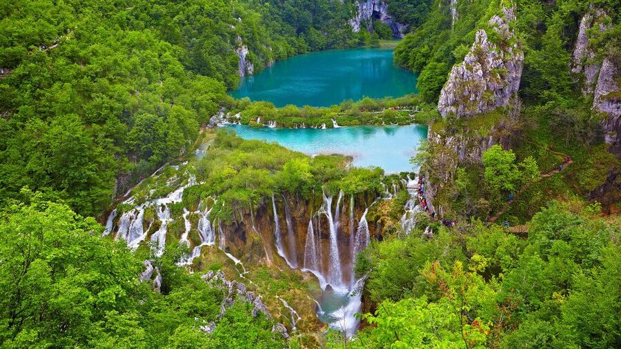 Split: Transfer to Zagreb with Plitvice Lakes Entry Tickets - The Plitvice Lakes plan: 16 UNESCO lakes, waterfalls, and forest paths