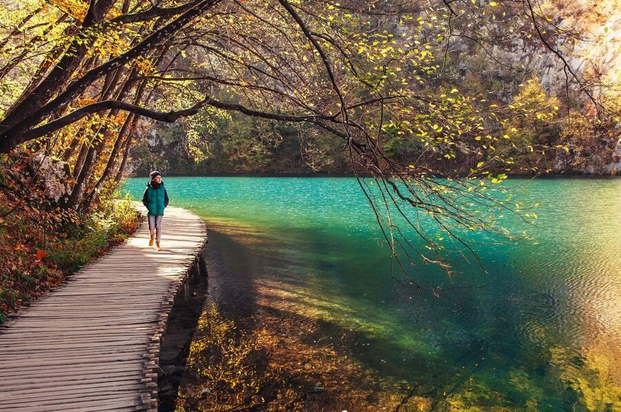 Split: Transfer to Zagreb with Plitvice Lakes Entry Tickets - Boat ride and tourist train: included, and worth planning around