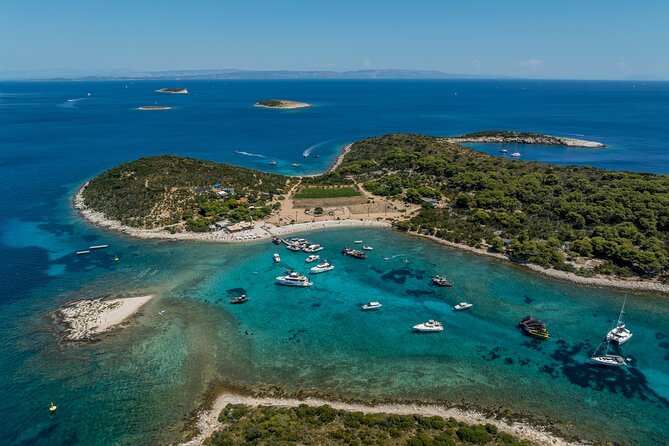 Split/Trogir: Blue Cave, Vis, and Hvar Speedboat Day Tour - Vis stop in Komiža: a real break on a working island