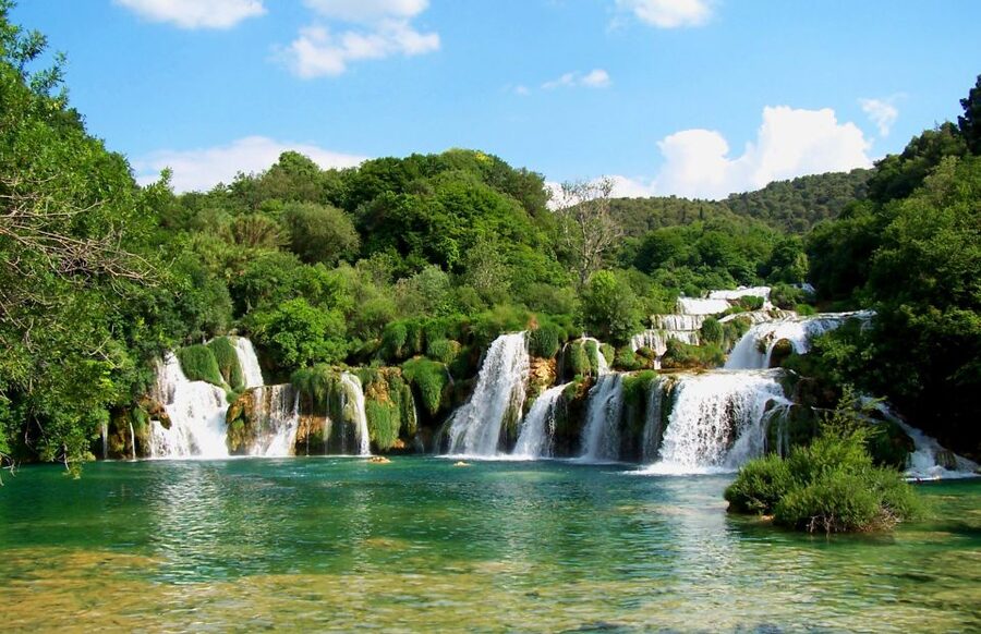 Split/Trogir: Krka National Park Day Trip with Wine Tasting - Krka National Park day trip from Split or Trogir: how the day is built