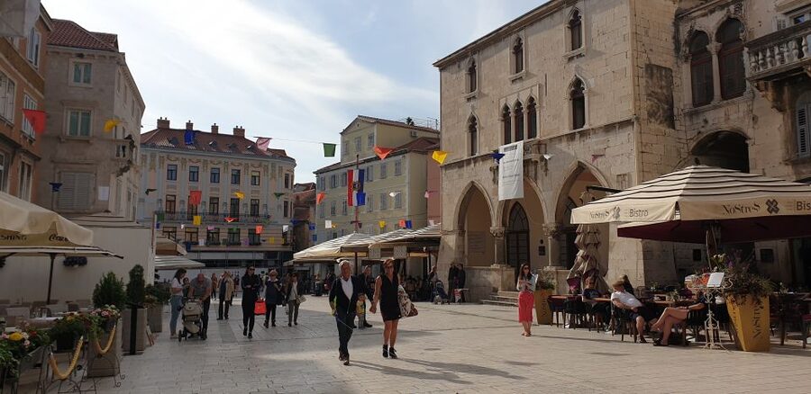 Split: Walking tour of Split with a 'Magister' of History - Cathedral of Saint Domnius and Jupiter’s Temple, seeing the timeline keep going