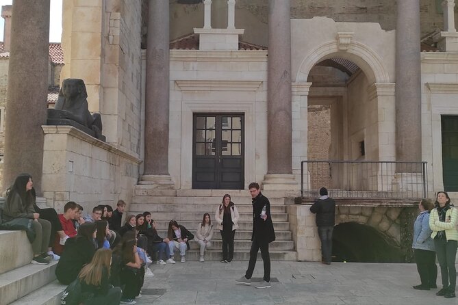 Split Walking Tour with Professor of History - The Vestibule (Rotonda): an imperial corridor that becomes a meeting hall