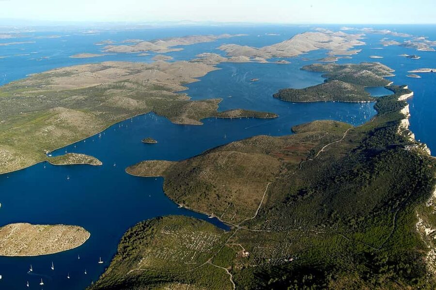 SURPRISE TOUR KORNATI & TELASCICA Boat Tour - Lunch on board in a bay setting