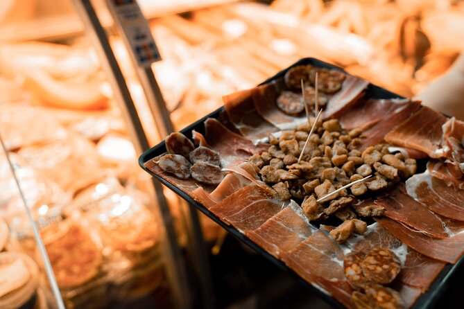Taste Zagreb Food Tour - La Štruk: a quick stop for Zagreb’s iconic cheese pastry