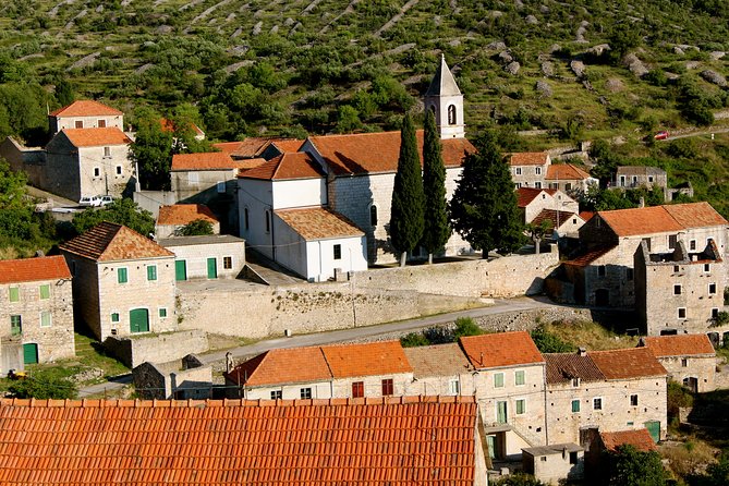 The Best of Hvar Small Group with Wine Tasting and Local meal - The Dalmatian meal setting: Peka and island flavors