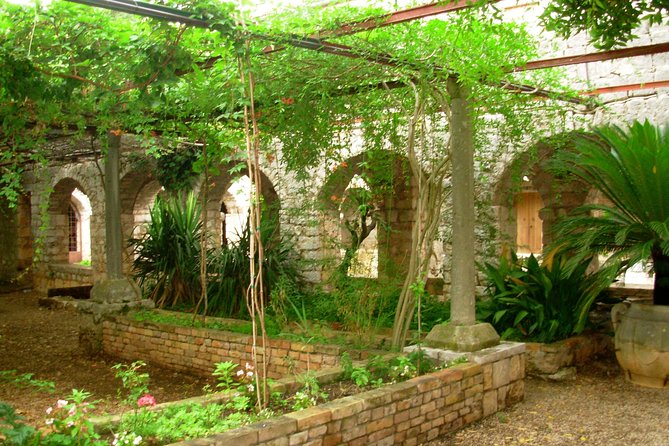 The Best of Hvar Small Group with Wine Tasting and Local meal - Stari Grad: historic streets and the Tvrdalj fish pond