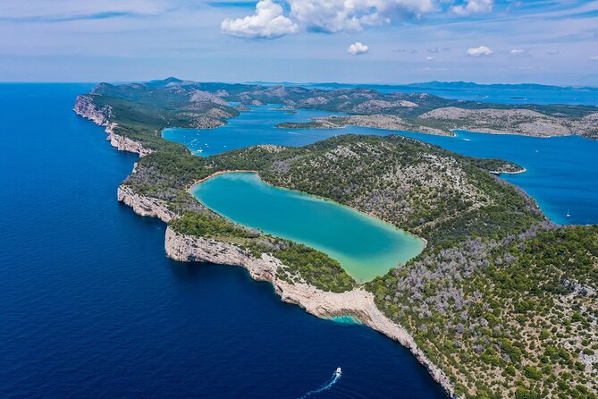 The natural park of Plitvice Lakes transportation, and return to Zadar - Plitvice Lakes 101: Why the Lakes Look Like This