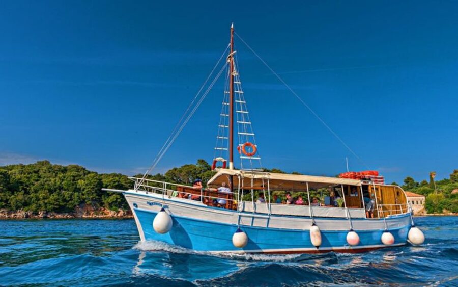 Three Island Boat Tour With Lunch - Getting to the Meeting Point Without Stress