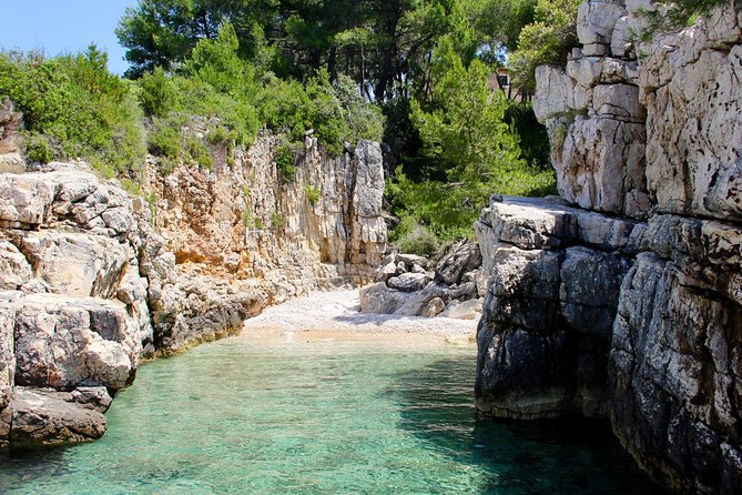 Three Islands Private Speedboat Tour With Blue Lagoon Stop - What the crew does right, from Petar to Mia and beyond