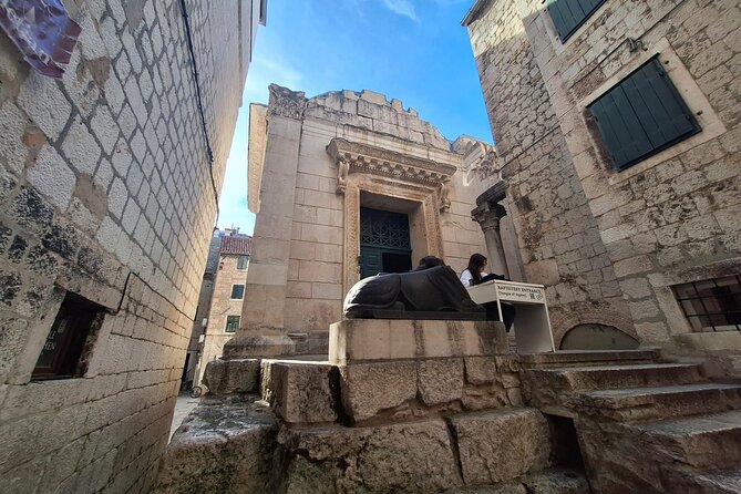 Top-Rated Split Game of Thrones and History City Walk - Dracarys! - Temple of Jupiter now St. John’s baptistery and a headless sphinx
