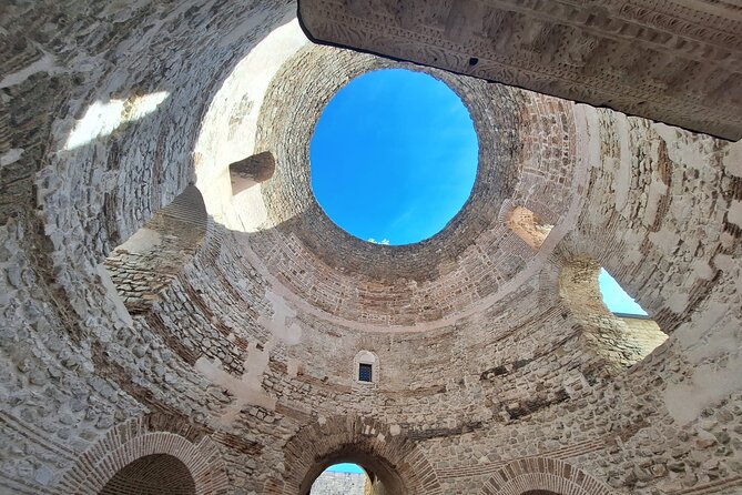 Top-Rated Split Game of Thrones and History City Walk - Dracarys! - Diocletian substructures: chained dragons and real dungeon atmosphere