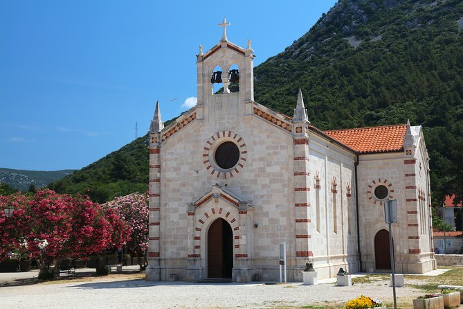 Transfer Dubrovnik to Split with Sightseeing in Ston Town - Luggage stays in the car, and that changes the feel of the day