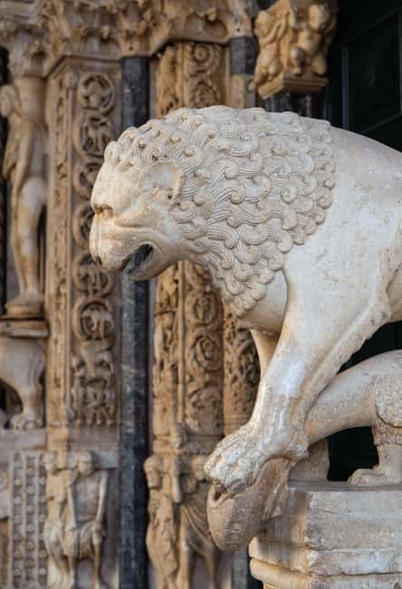 Trogir 1.5-Hour City Tour - City Loggia and Chapel of St. Sebastian: Civic Life Meets Faith