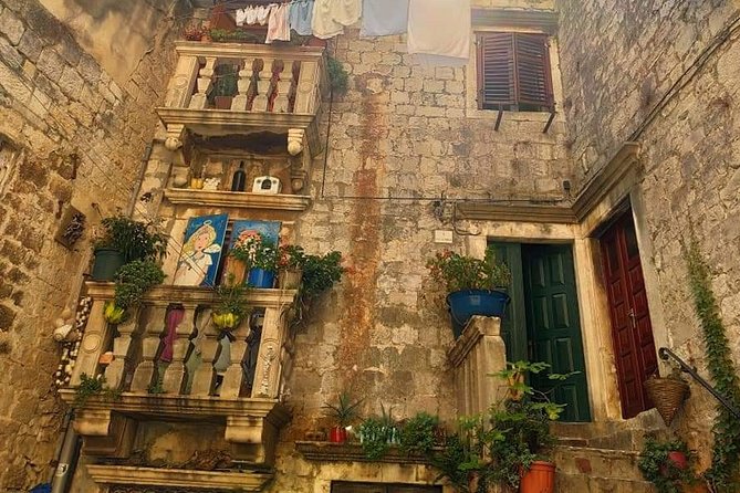 Trogir 1,5-Hour Small Group City Tour - Meeting South Tours Croatia and picking the right departure