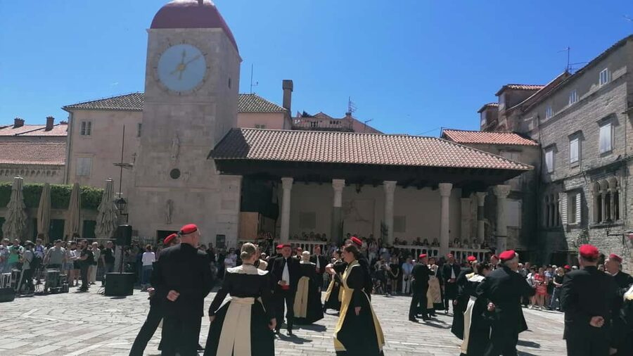 Trogir; Private walking tour of higlights of Trogir - Cipiko Palaces: watching noble power turn into stone
