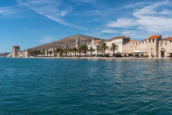 Trogir walking tour with a local guide - Stop 1b: Radovan’s Portal, the Sculptural Hit