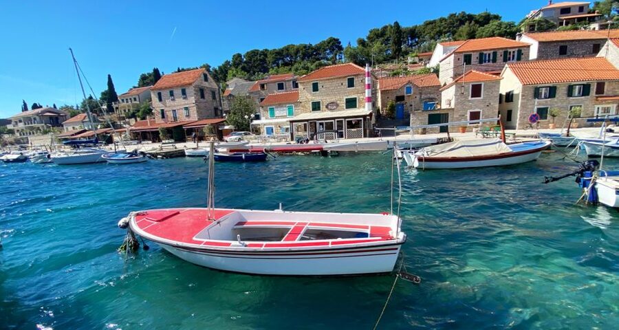 Trogir: White Lagoon, Maslinica & Blue Lagoon Speedboat Tour - Maslinica on Šolta: Fishing Village Charm and Lunch at Your Pace