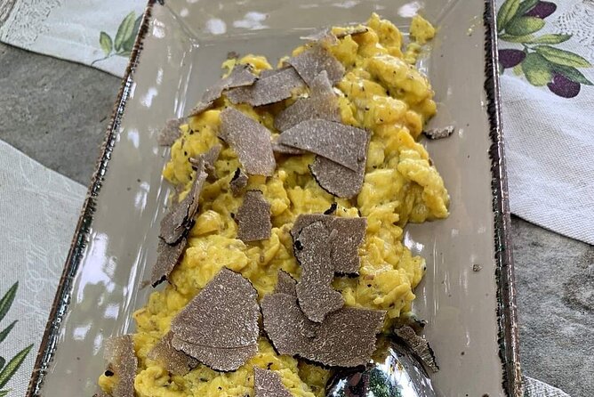Truffle hunting adventure - The end of the hunt: truffle tasting and family hospitality