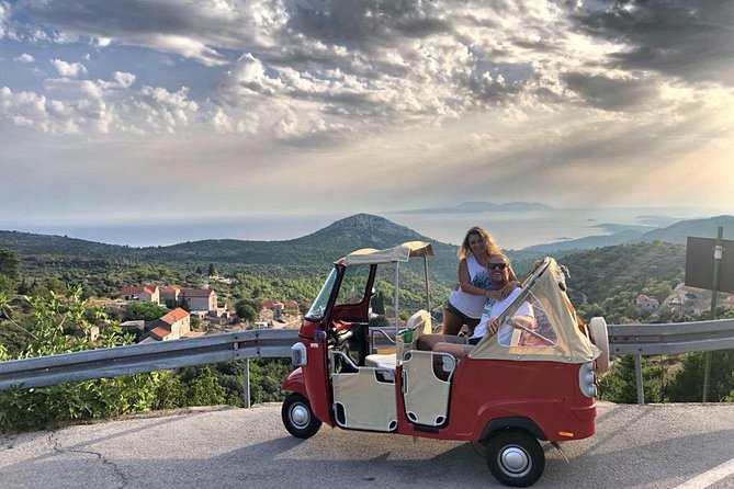 Tuk Tuk Sightseeing Tour of Hvar - Getting your bearings in Hvar, without staying stuck near the harbor