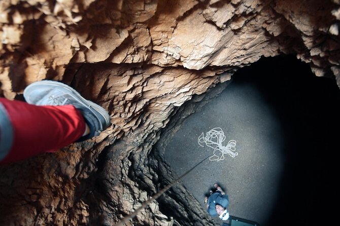 TUNNEL ABSEILING PLUS tour the underground - Wine tasting and the underground show: why the extras are more than a nice add-on
