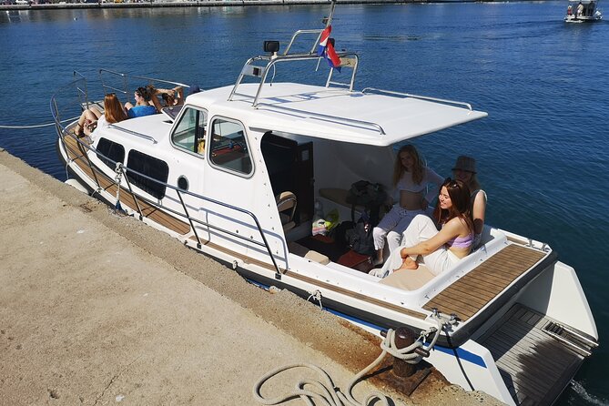 Visit 2 Islands of Zadar on a traditional wooden boat during half-day trip - Stop 2, Ošljak: snorkeling masks and a quiet bay