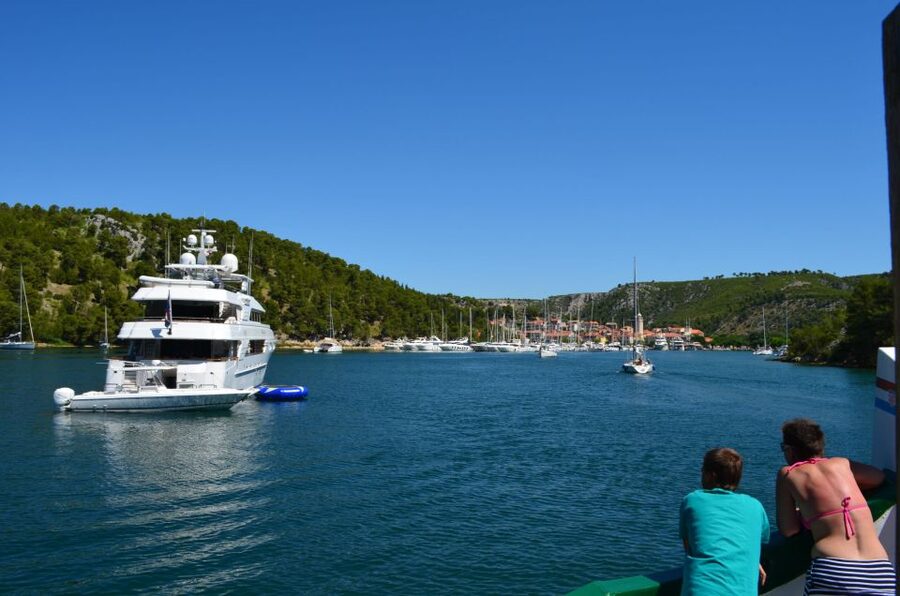 Vodice: Krka Waterfalls National Park Boat Tour - Jaruga hydroelectric power plant: seeing how old and new coexist