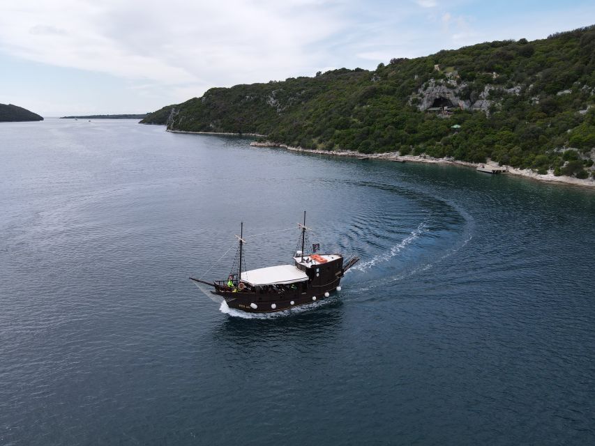 Vrsar: Lim Fjord Boat Tour with Swimming near Pirate's Cave - Pirates Cave Stop: 50 Minutes in the Water Plus the Stair Reality