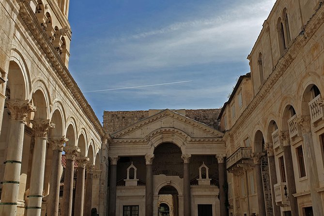 Walking Tour of Split with a 'Magister' of History - Vestíbulum and private space: where emperors once lived