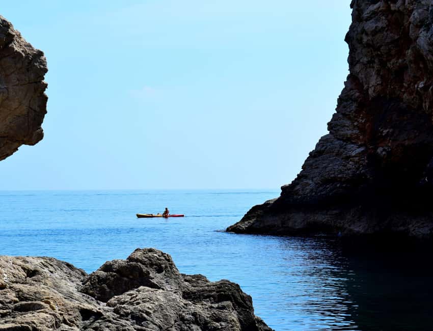 Water activity, kayak tours with a guide, cliff jumping - What to bring, what not to bring, and how to avoid sore arms