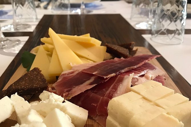 Wine Lovers tour from Hvar - Vrbanj village: the Plančić family from 1919 to modern winemaking