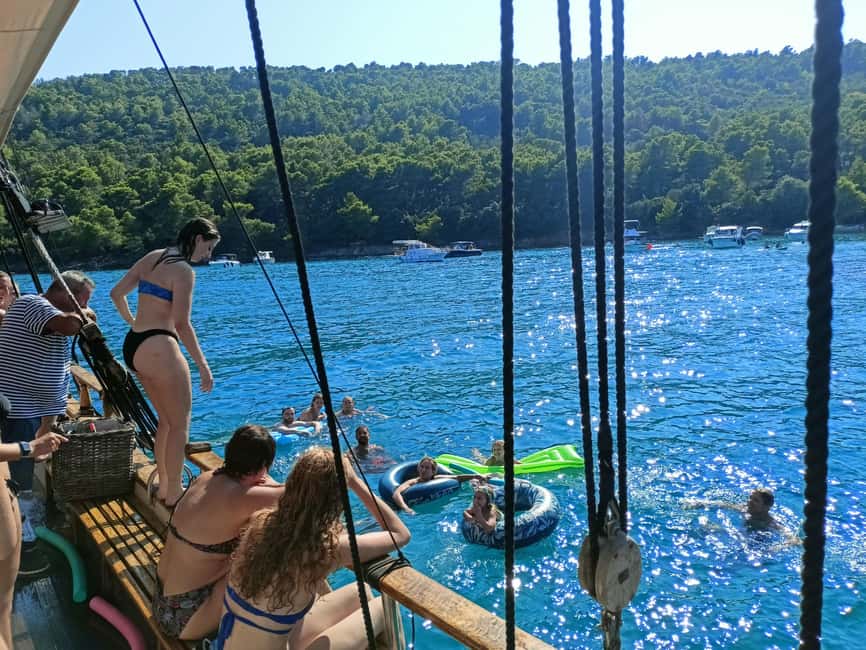 Zadar: Boat Tour with Unlimited Wine & 3 Stops - Value in Zadar: Is $40 for 4 Hours a Good Deal?