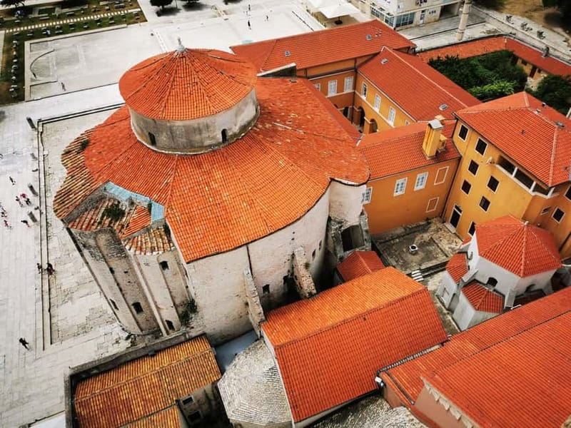 Zadar: City Highlights Walking Tour in Polish - Five Wells Square and the Roman Forum, where the city’s layers show