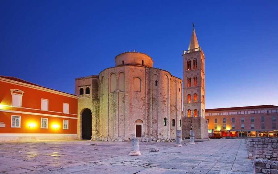 Zadar: Evening Walking Tour of the Old Town - Kalelarga and the old promenade street energy