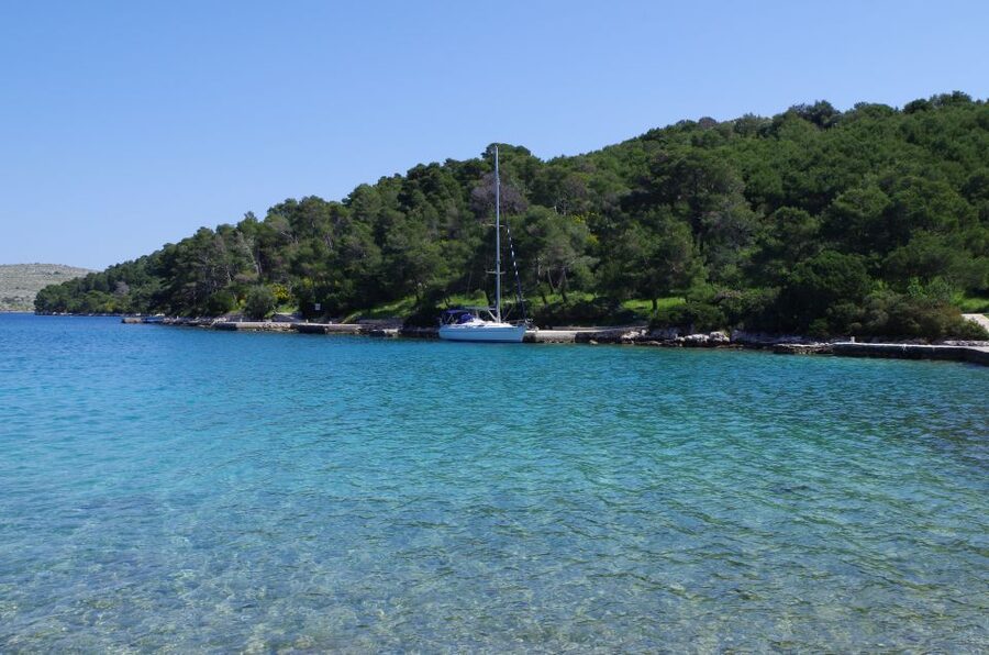 Zadar: Full-Day Sailing Trip to Kornati - Telašćica Nature Park: cliffs, bays, and the salty Lake Mir