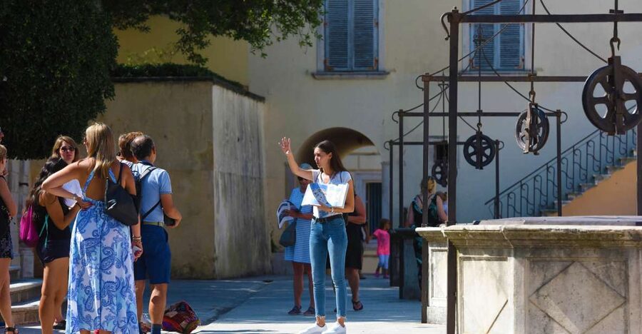 Zadar: Guided City Walking Tour - Getting Oriented at Five Wells Square