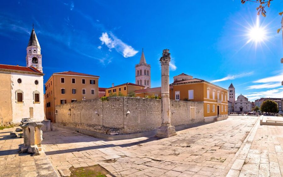 Zadar: Guided Old Town History Walking Tour - St. Donatus Church and St. Anastasia Cathedral: Religious Landmarks in Context