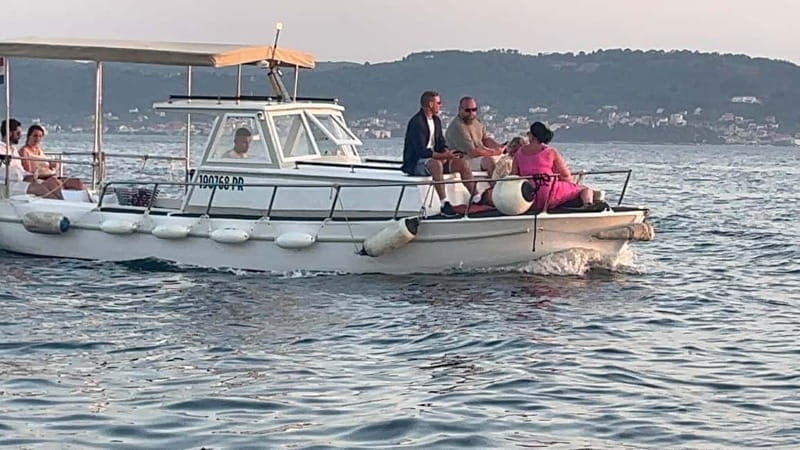 Zadar: Half-day trip wooden boat with drinks - ALL INCLUSIVE - English guide and the communication gap to plan for