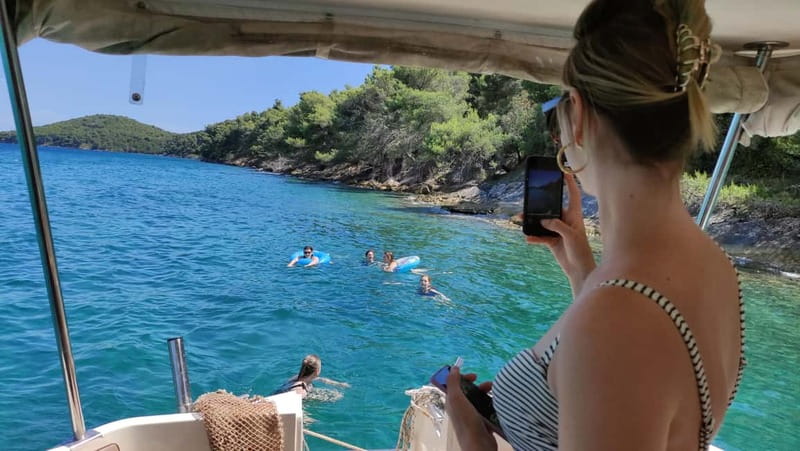 Zadar: Island Hopping Boat Tour with Snorkeling - Boat comfort, music, and the reality of limited space