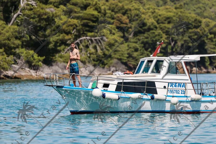 Zadar: Island Hopping Boat Tour with Snorkeling - Ošljak stop: walk the island and cool off around Croatia’s smallest inhabited spot