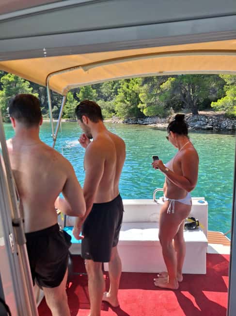 Zadar: Islands & Lagoons Tour with Drinks and ECO fruits... - Speed boat comfort and the small-group vibe with skipper Goran